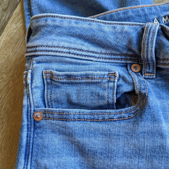 American Eagle Light Wash Denim Kick Boot Stretch Distressed Jeans, Size 6 Long - Picture 3 of 8